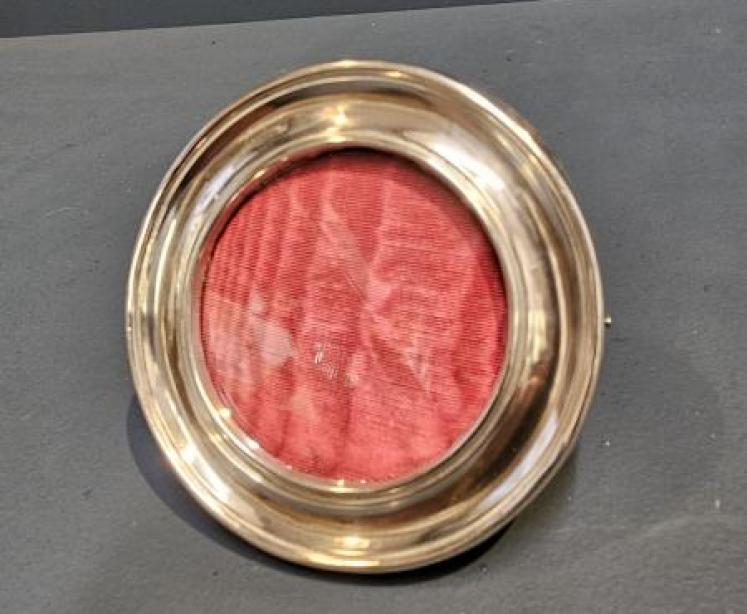 George V Circular Silver Photo Frame - Image 2