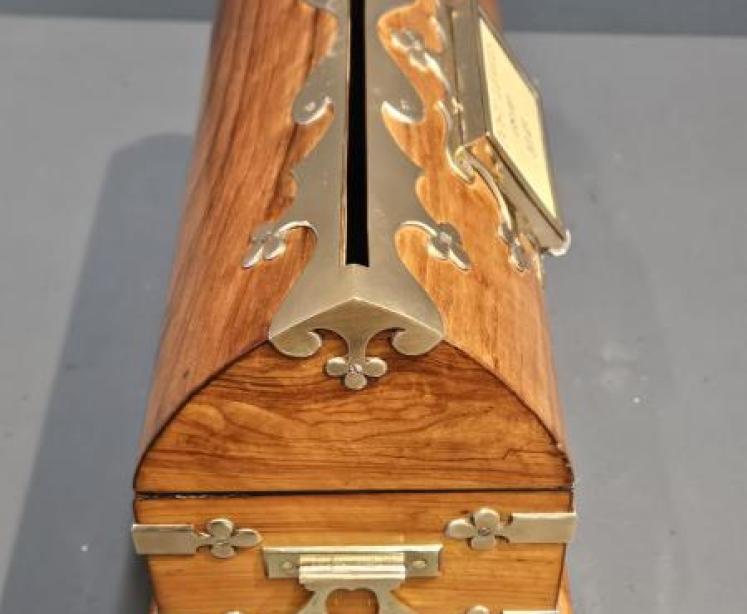 Superb Victorian Walnut Letter Box - Image 4