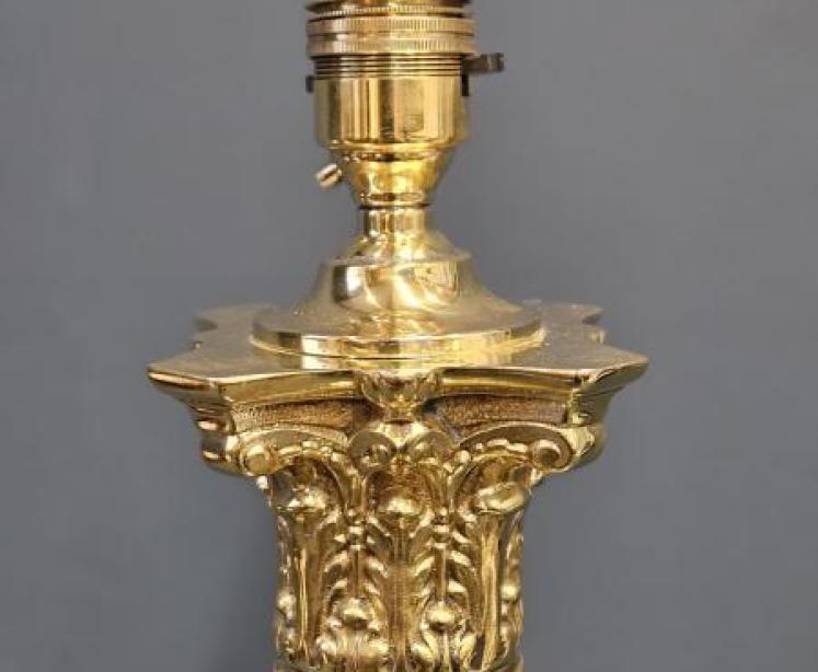 Edwardian Corinthian Column Brass Table Lamp - Image 2