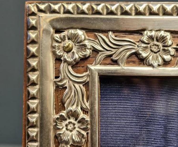 Large Victorian Silver Floral Border Photo Frame - Image 3