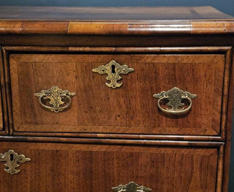 Small William and Mary Walnut Chest - Image 4