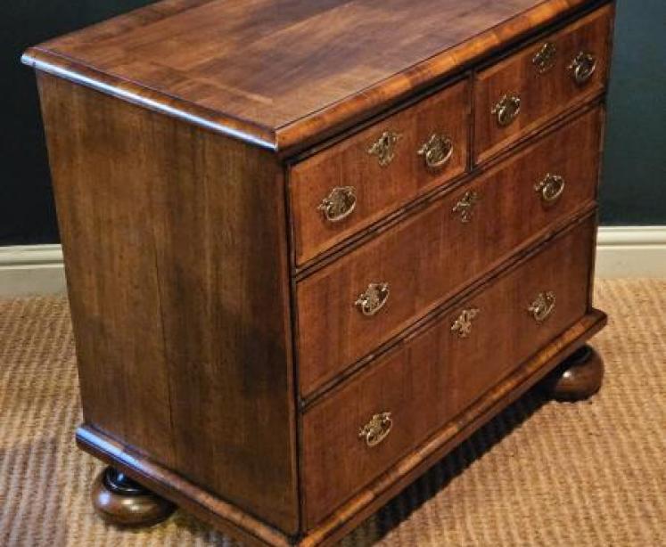 Small William and Mary Walnut Chest - Image 5