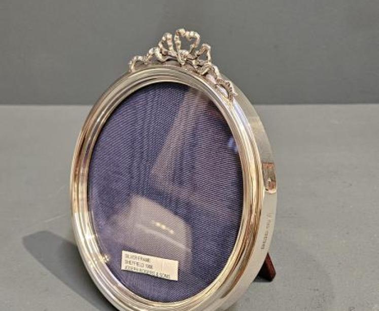 Edwardian Circular Ribbon Crest Silver Photo Frame - Image 7