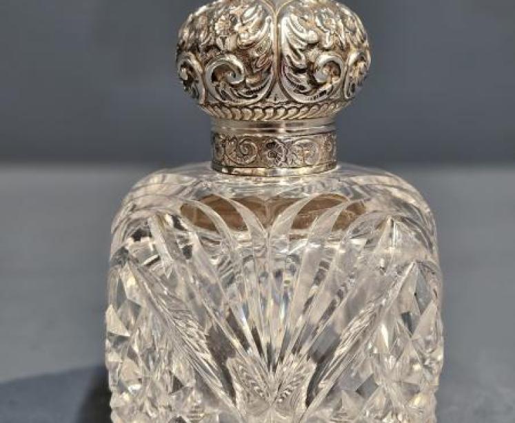 Victorian Cut Crystal and Silver Scent Bottle  - Image 3