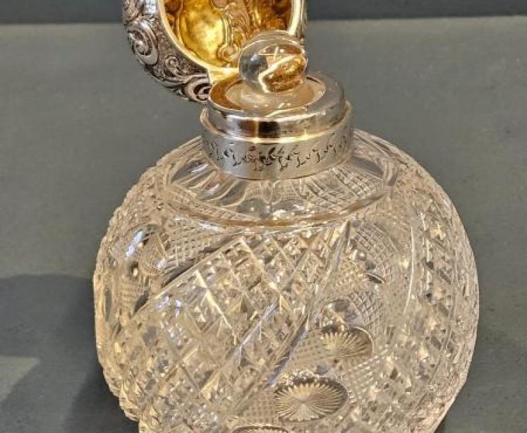 Large Edwardian Silver and Crystal Scent Bottle - Image 4