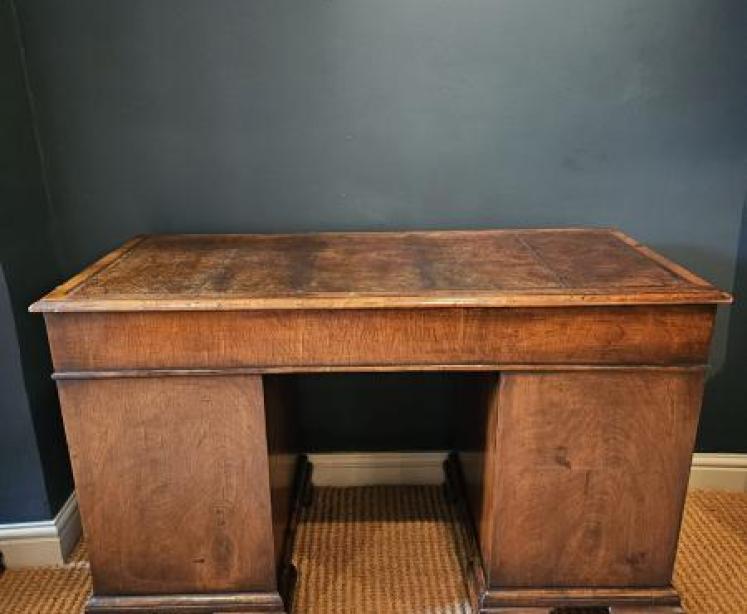 Victorian Walnut Pedestal Desk  - Image 5