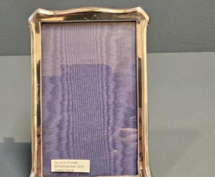 George V Silver Swept Edge Photo Frame - Image 7