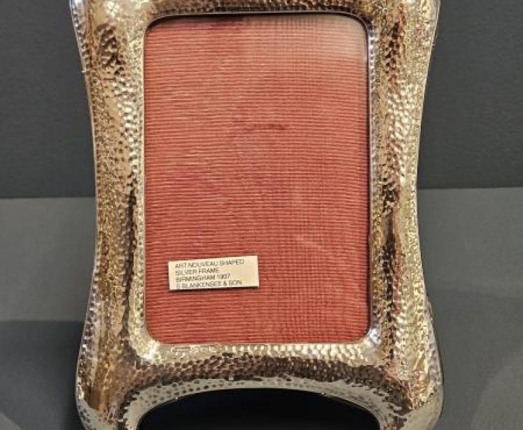 Edwardian Art Nouveau Planished Silver Photo Frame - Image 1