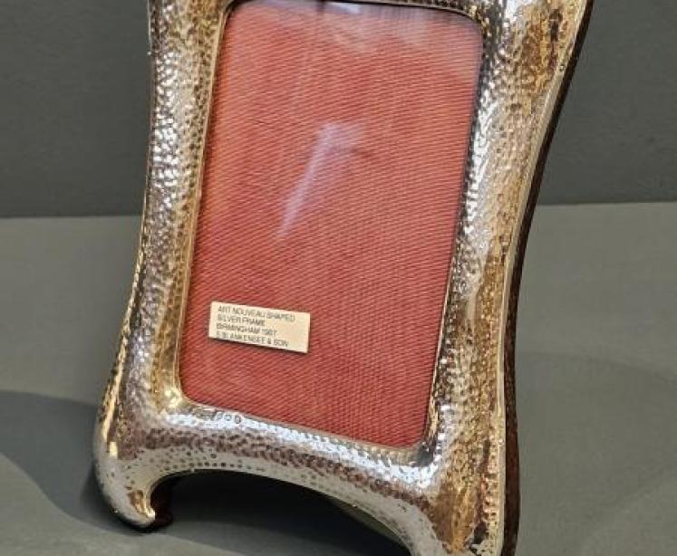 Edwardian Art Nouveau Planished Silver Photo Frame - Image 2