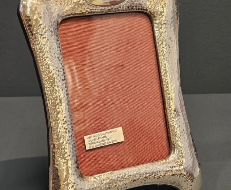 Edwardian Art Nouveau Planished Silver Photo Frame - Image 4