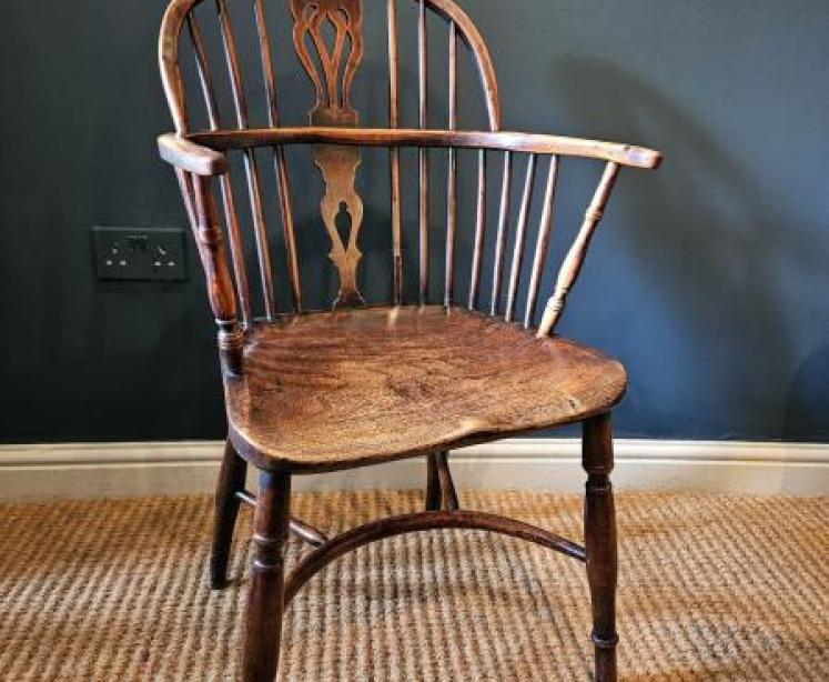 George III Low Back Yew and Elm Windsor Chair - Image 1