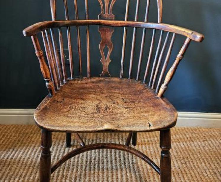 George III Low Back Yew and Elm Windsor Chair - Image 2