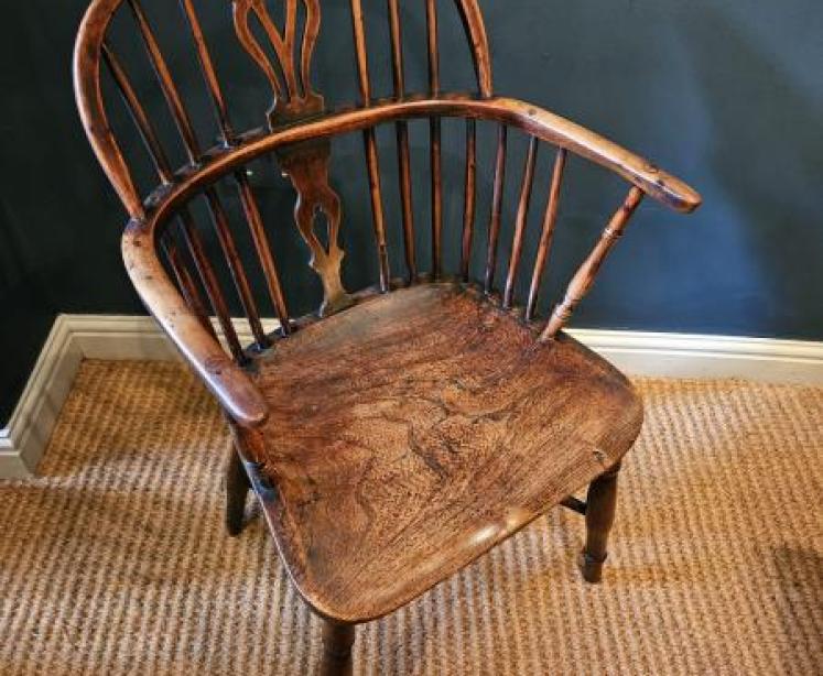 George III Low Back Yew and Elm Windsor Chair - Image 5