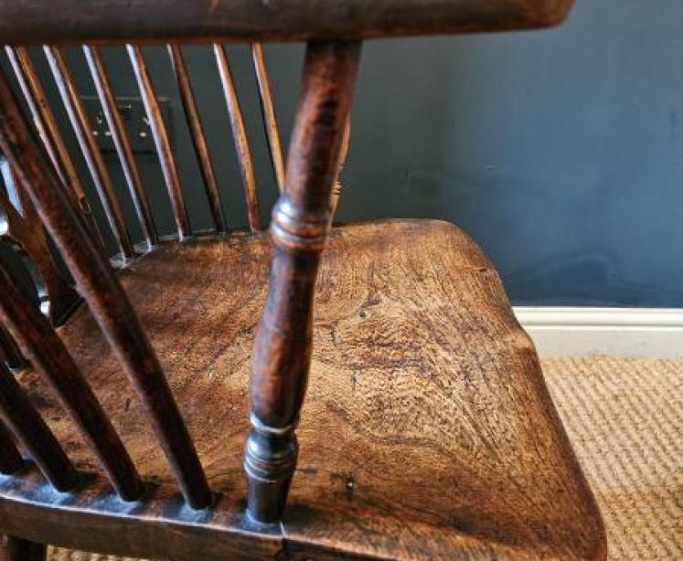 George III Low Back Yew and Elm Windsor Chair - Image 7