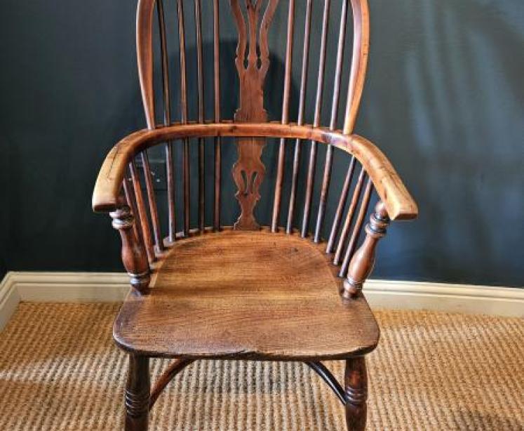 George III High Back Yew and Elm Wood Windsor Chair - Image 4