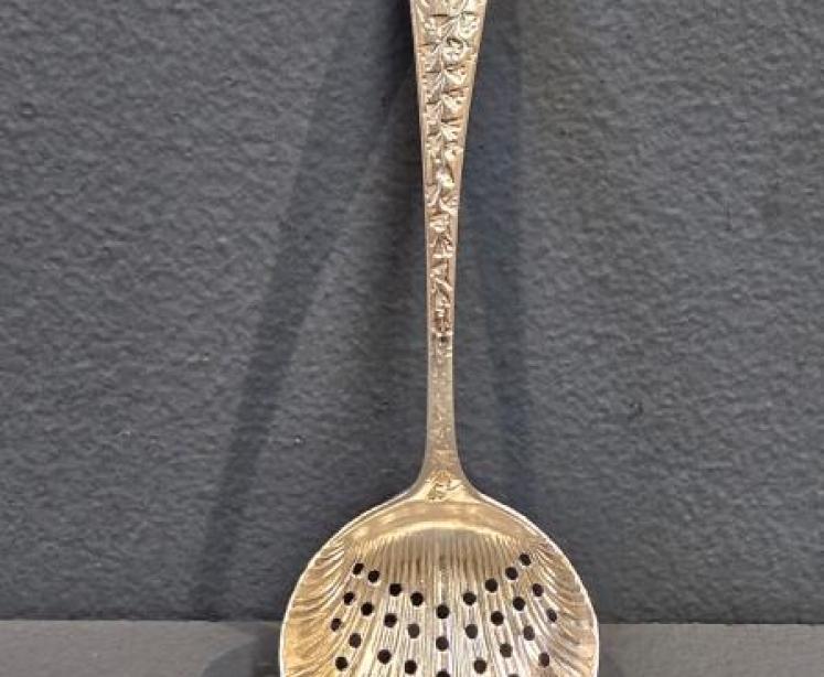 George V Silver Sugar Casting Spoon - Image 4