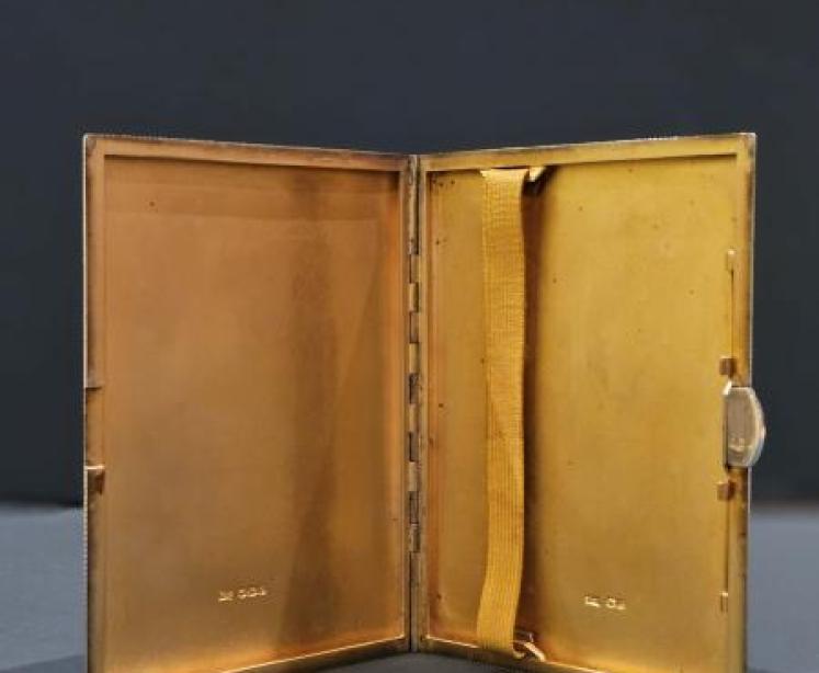  Heavy Quality Engine Turned Silver Cheroot Case With Gold Inlay - Image 2