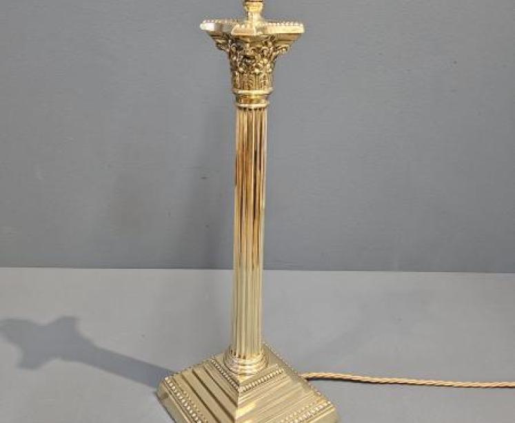 Edwardian Brass Corinthian Column Table Lamp - Image 2