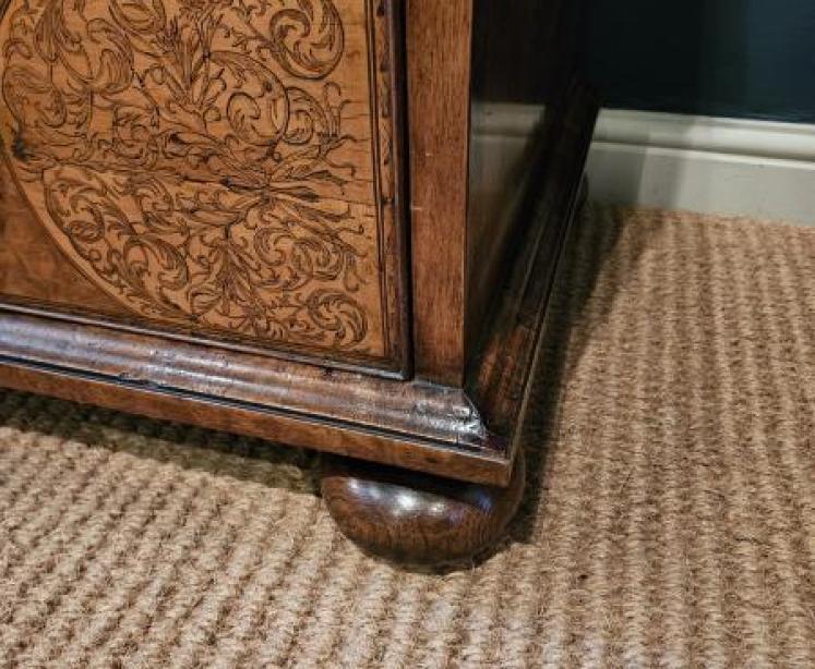 William and Mary Seaweed Inlaid Walnut Chest of Drawers - Image 3