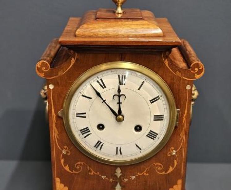 Superb 8 Day Gong Chiming Mantel Clock - Image 3