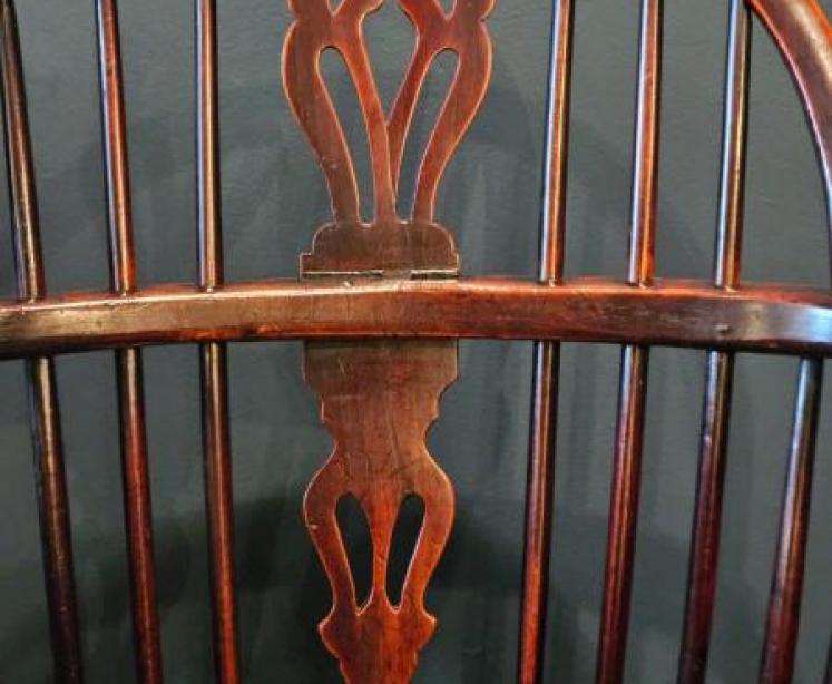 Victorian Low Back Yew and Elm Wood Windsor Chair - Image 3