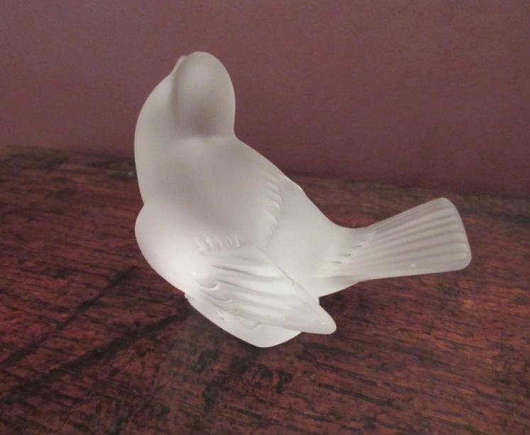 Lalique Opalescent Sitting Bird - Image 3