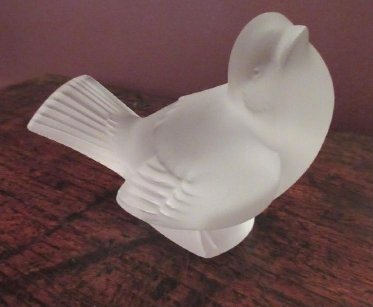 Lalique Opalescent Sitting Bird - Image 5