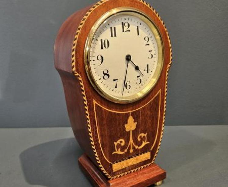 Unusual Edwardian Keyhole Design Inlaid Mantel Clock - Image 3