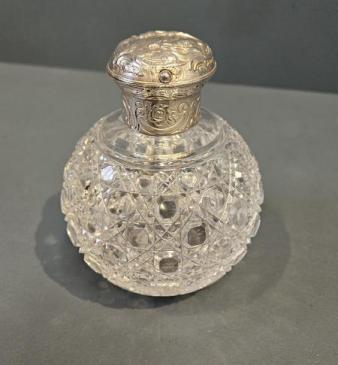 Victorian William Comyns Silver Top Scent Bottle