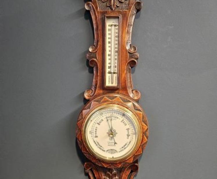 Small Victorian Carved Oak Banjo Barometer - Image 1