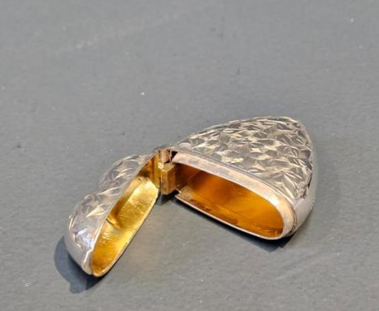 Engraved Silver Heart Shaped Vesta Case - Image 2