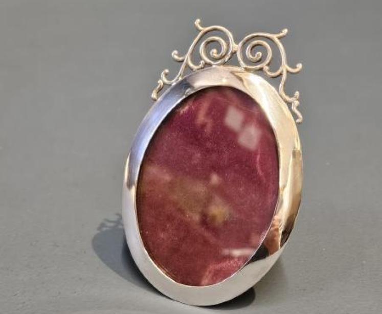 Small Oval Silver Photo Frame with Wirework Crest  - Image 5