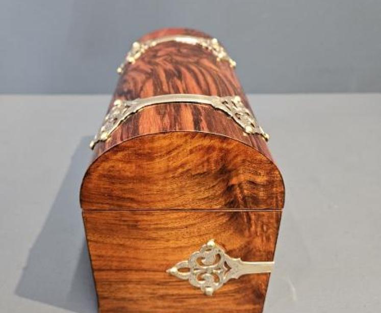 Immaculate Victorian Walnut Stationary Box - Image 4