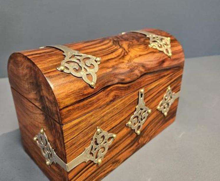 Immaculate Victorian Walnut Stationary Box - Image 5