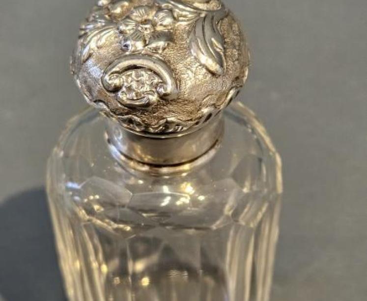 Pair of Victorian Silver Topped Crystal Scent Bottles - Image 4