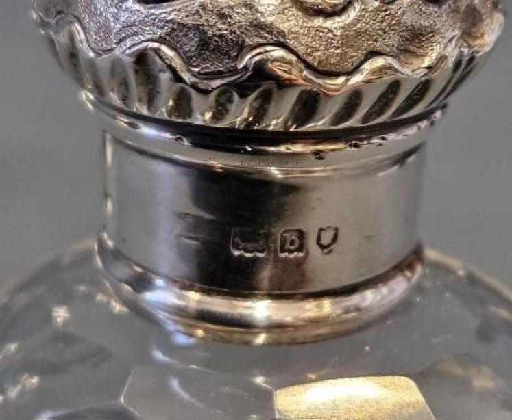 Pair of Victorian Silver Topped Crystal Scent Bottles - Image 6