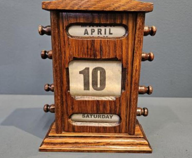 Small Edwardian Oak Perpetual Desk Calendar - Image 1
