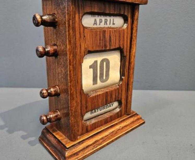 Small Edwardian Oak Perpetual Desk Calendar - Image 2