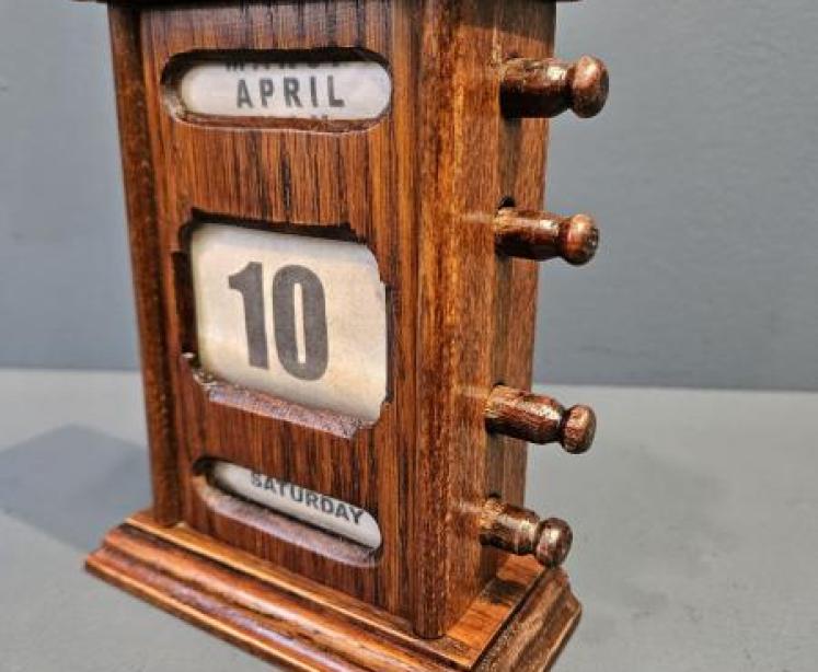 Small Edwardian Oak Perpetual Desk Calendar - Image 4