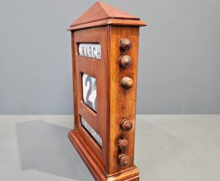 Large Edwardian Walnut Perpetual Desk Calendar  - Image 3