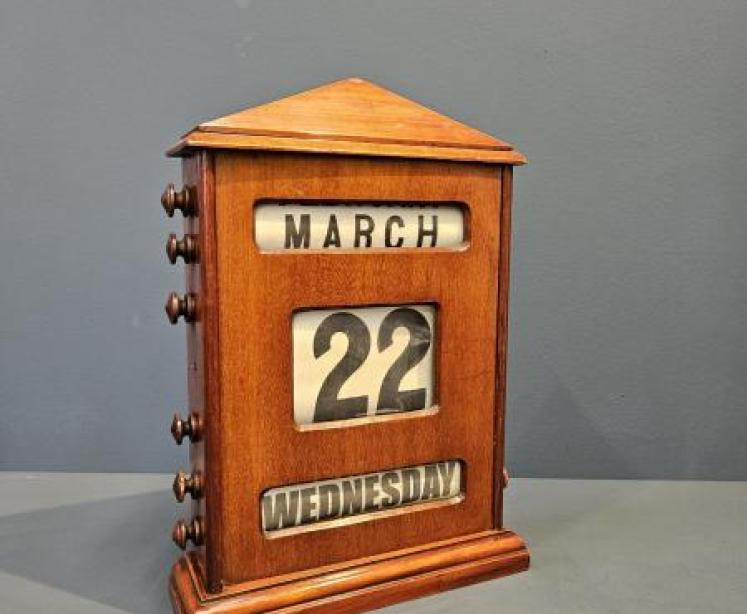 Large Edwardian Walnut Perpetual Desk Calendar  - Image 7