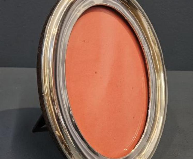 George V Oval Silver Photo Frame - Image 2