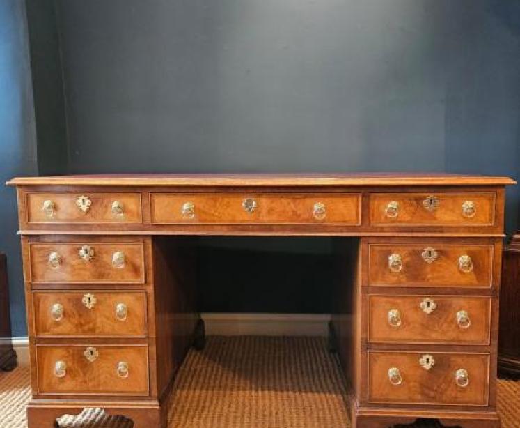 Edwardian Figured Walnut Pedestal Desk - Image 2