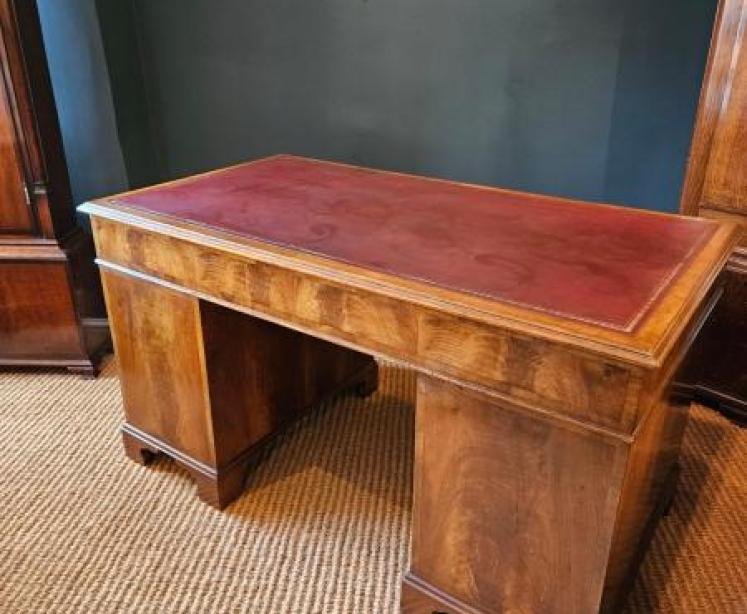 Edwardian Figured Walnut Pedestal Desk - Image 7
