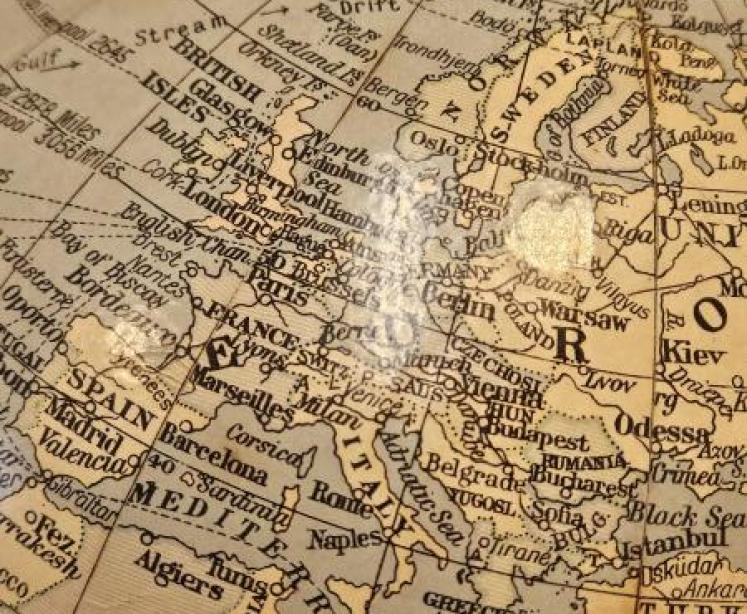 1930's Geographia 10" Paper Mache Globe - Image 7