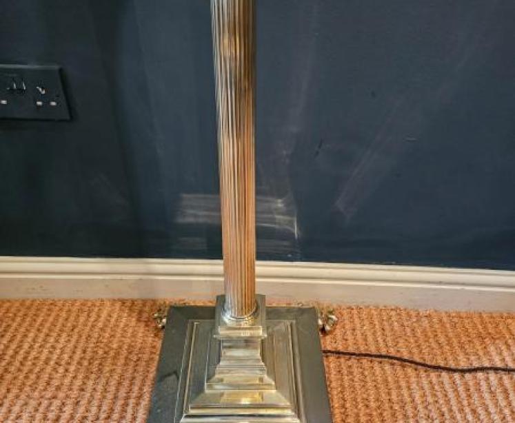 Top Quality Edwardian Brass Corinthian Column Lamp Standard - Image 3