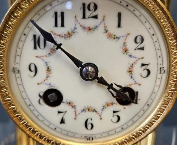 Victorian Gilt Brass Four Glass Mantel Clock - Image 3