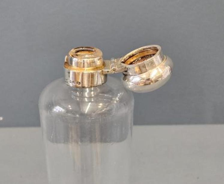 Victorian Silver Topped Hunting Flask  - Image 5