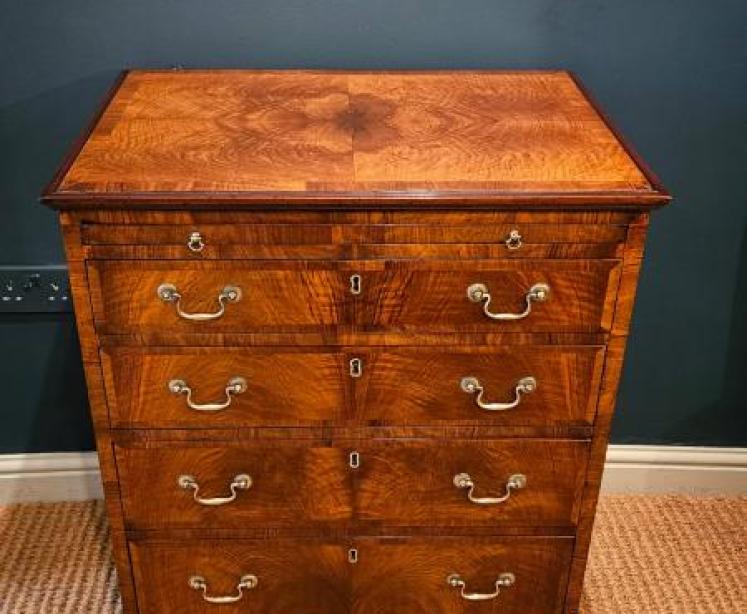 George III Walnut Chest of Drawers - Image 1
