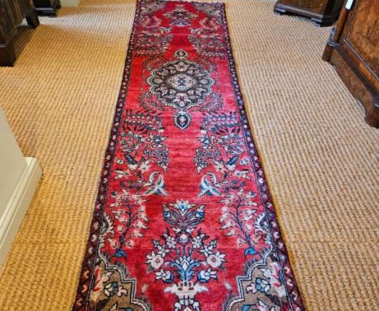 Immaculate 9' 6" Persian Pure Wool Runner - Image 6